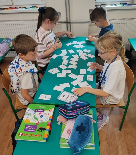 Klasa 2b pracuje z Kartami Grabowskiego