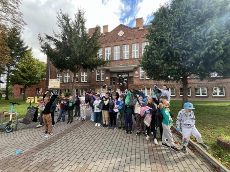 Klasy 1-3 sprzątały świat