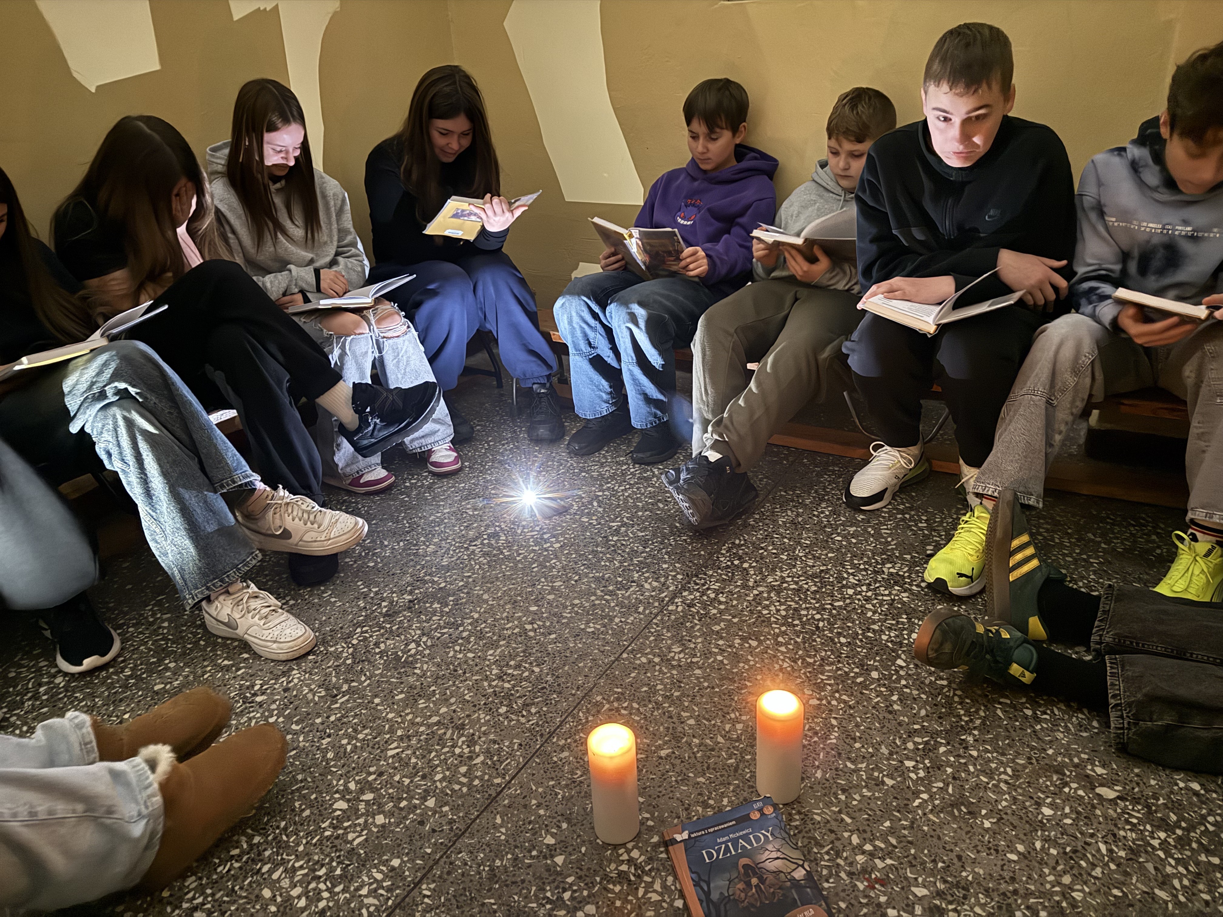 Magia ''Dziadów'' – Niezwykła Lektura Klas 7b i 7c! 