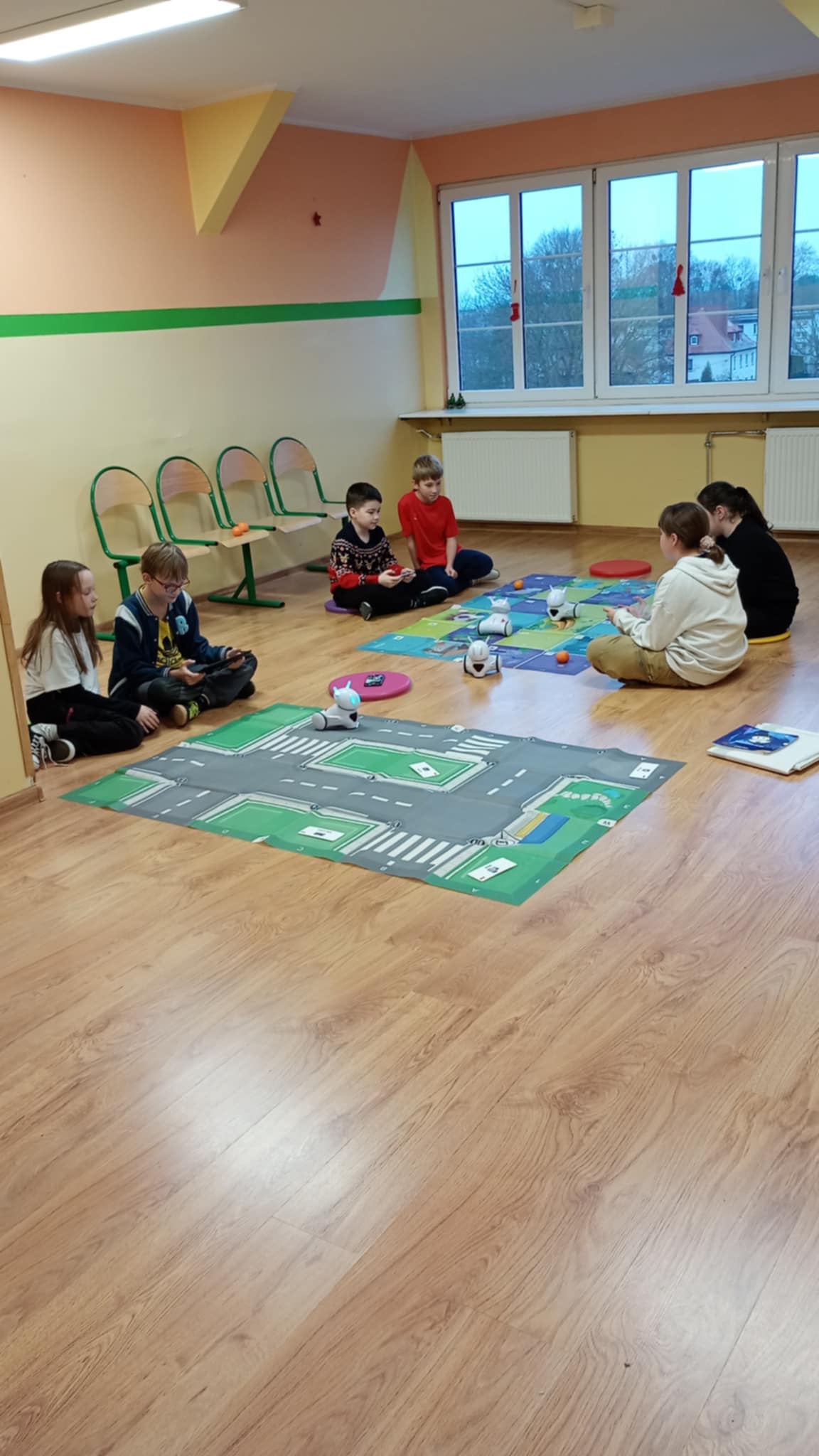 Integracyjne zajęcia z robotyki w ramach projektu ''Sieć wsparcia migrantów w po...