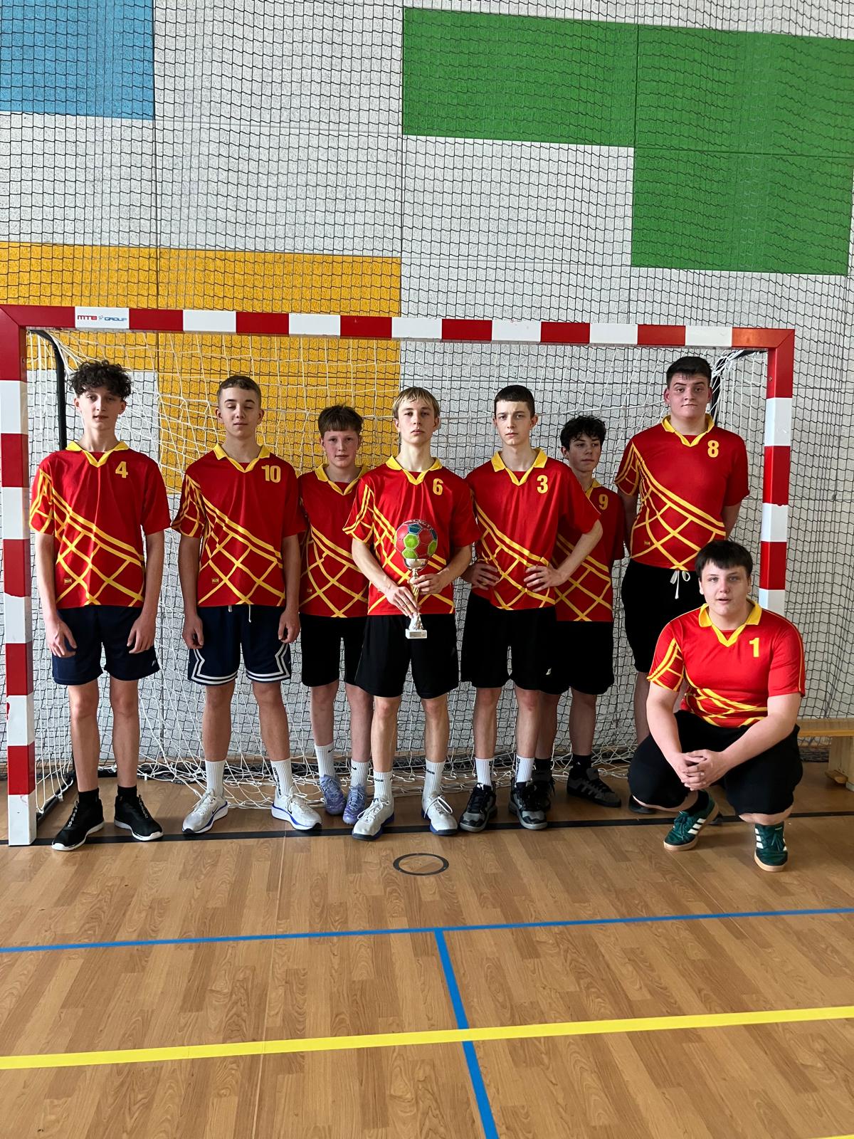 Sukces w rozgrywkach piłki ręcznej 