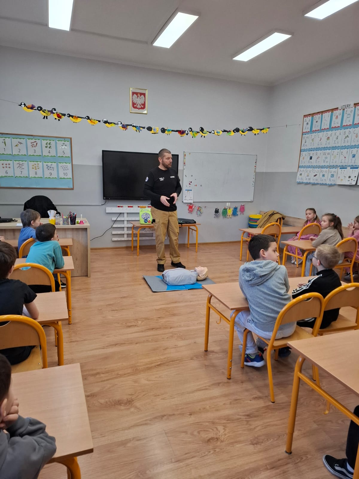 Zajęcia z ratownikiem medycznym w klasie 1a